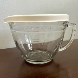 Pampered Chef 8 Cup 2 Quart Measuring Mixing Batter Bowl with Lid Retired Style